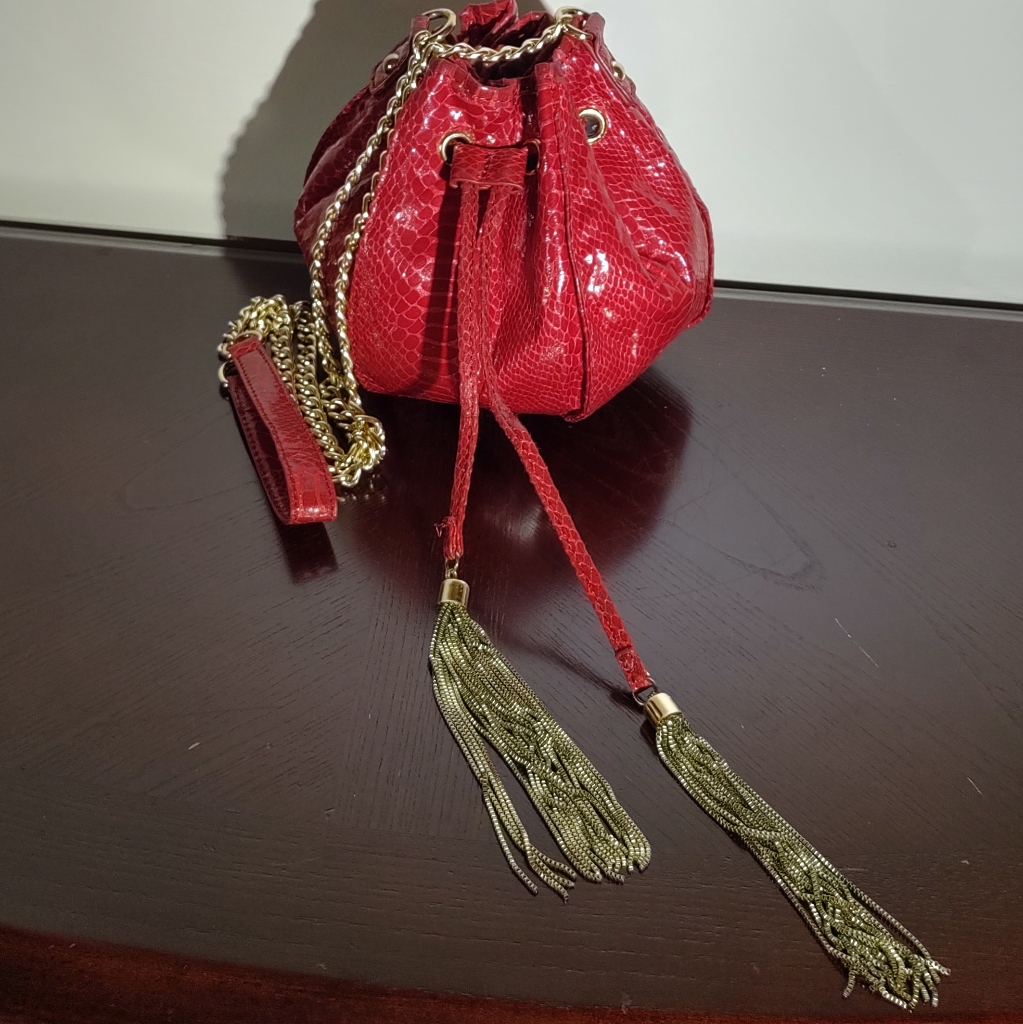Cache Crossbody
